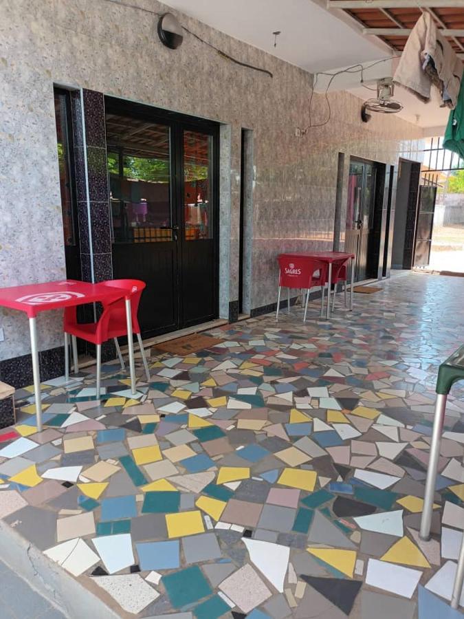 Hotel Badinca Alojamento Low Cost In Bissau Avenida Francisco Mendes Buitenkant foto